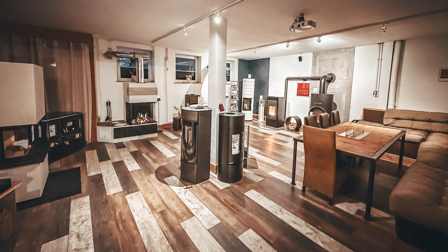 Unser erweiterter Ausstellungsraum im Fehmarnschen Ofenlädchen